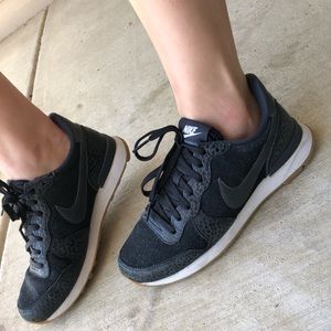 Nike Internationalist